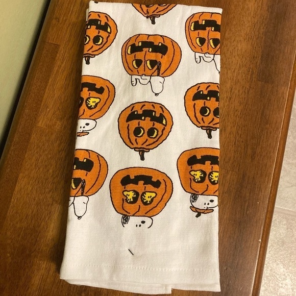 NWT PEANUTS SNOOPY TRICK OR TREAT JACK O LANTERNS KITCHEN TOWELS SET OF 2 - Picture 2 of 4